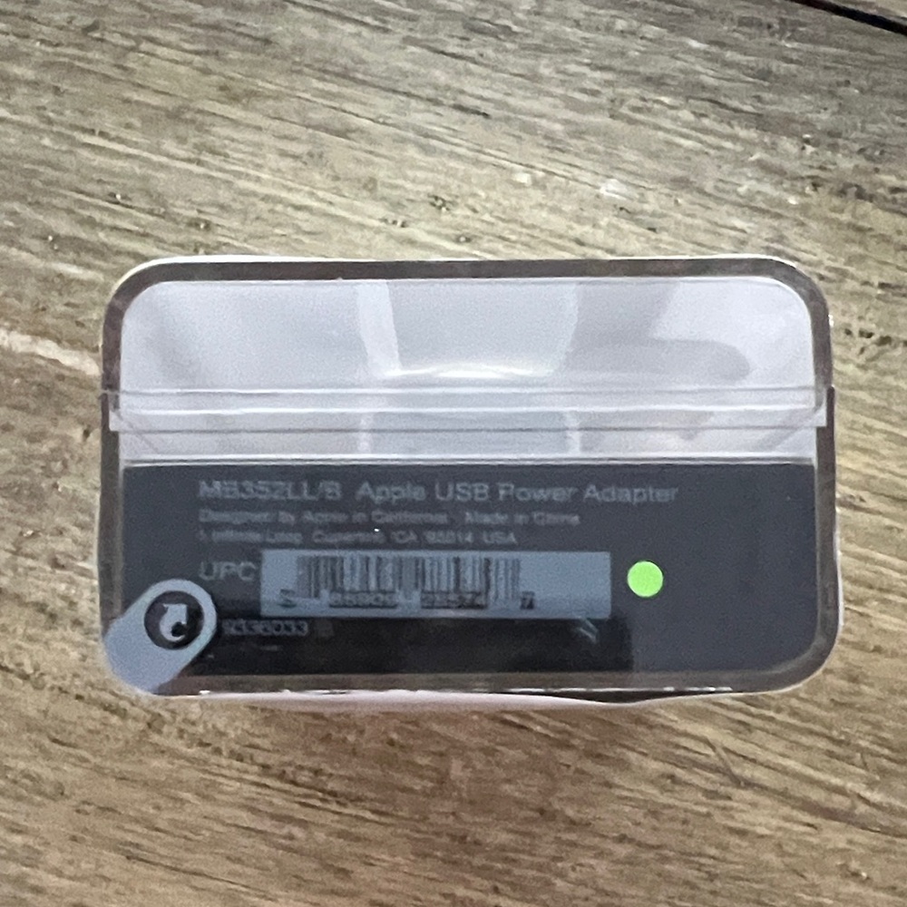 Apple USB Power Adapter in White Packaging mb352LL/B